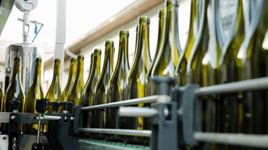 Overall Equipment Effectiveness (OEE) Application to Maximize Productivity on a Production Filling Line
